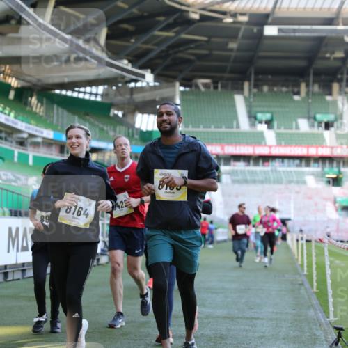 06.10.2024 - 19. swb-Marathon Bremen Yannick Fuchs http://msf.ph/oto/7450226 06.10.2024 10:38:40 Laufen im Stadion 7068, 7079, 7115, 7173, 7248, 7301, 7336, 7348, 7359, 7455, 7517, 7527, 7589, 7592, 7593, 7705, 7791, 7836, 7845, 7933, 7949, 7952, 8126, 8128, 8134, 8135, 8136, 8149, 8164, 8165, 8247, 8420, 8422, 8455, 8518, 8519, 8563, 8590, 8591, 8684, 8690, 8714, 8758, 8866, 8876, 8880, 8916, 8926, 8930, 8944, 9062 meine-sportfotos.de
