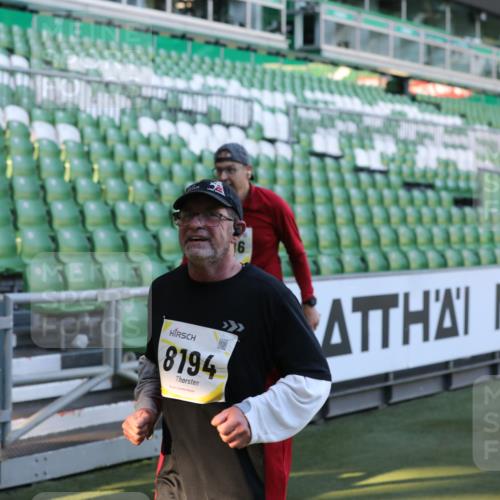 06.10.2024 - 19. swb-Marathon Bremen Yannick Fuchs http://msf.ph/oto/7450230 06.10.2024 10:33:30 Laufen im Stadion 7028, 7049, 7057, 7076, 7108, 7123, 7125, 7201, 7202, 7203, 7269, 7282, 7316, 7330, 7332, 7333, 7354, 7506, 7509, 7510, 7577, 7608, 7621, 7663, 7751, 7801, 7855, 7867, 7869, 7898, 7997, 8034, 8153, 8189, 8194, 8195, 8224, 8241, 8263, 8269, 8308, 8384, 8451, 8534, 8540, 8579, 8611, 8643, 8653, 8798, 8852, 8864, 8986, 9003, 9041, 9053, 9059, 9072, 9073, 9114, 9126 meine-sportfotos.de