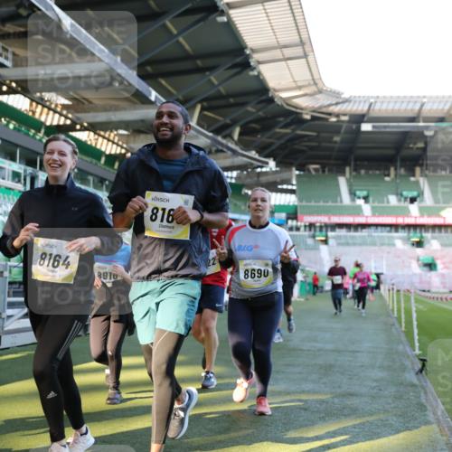06.10.2024 - 19. swb-Marathon Bremen Yannick Fuchs http://msf.ph/oto/7450243 06.10.2024 10:38:41 Laufen im Stadion 7068, 7079, 7115, 7173, 7219, 7248, 7301, 7336, 7359, 7455, 7517, 7527, 7589, 7592, 7593, 7705, 7791, 7836, 7845, 7933, 7949, 7952, 8126, 8128, 8134, 8135, 8136, 8149, 8164, 8165, 8247, 8420, 8422, 8455, 8518, 8519, 8563, 8590, 8591, 8684, 8690, 8714, 8758, 8866, 8876, 8880, 8916, 8930, 8944, 9062, 9113 meine-sportfotos.de