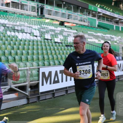 06.10.2024 - 19. swb-Marathon Bremen Yannick Fuchs http://msf.ph/oto/7450250 06.10.2024 10:33:35 Laufen im Stadion 7076, 7122, 7123, 7201, 7202, 7203, 7264, 7269, 7282, 7330, 7332, 7333, 7358, 7418, 7506, 7509, 7510, 7577, 7608, 7663, 7723, 7801, 7855, 7867, 7869, 7886, 7898, 7997, 8034, 8113, 8153, 8189, 8194, 8195, 8224, 8241, 8263, 8269, 8308, 8384, 8451, 8534, 8540, 8579, 8607, 8608, 8611, 8612, 8653, 8798, 8852, 8864, 8986, 9003, 9041, 9053, 9059, 9072, 9073, 9114, 9126 meine-sportfotos.de