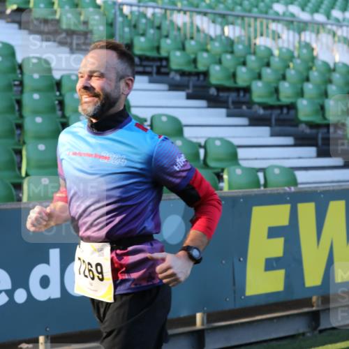 06.10.2024 - 19. swb-Marathon Bremen Yannick Fuchs http://msf.ph/oto/7450252 06.10.2024 10:33:35 Laufen im Stadion 7076, 7122, 7123, 7201, 7202, 7203, 7264, 7269, 7282, 7330, 7332, 7333, 7358, 7418, 7506, 7509, 7510, 7577, 7608, 7663, 7723, 7801, 7855, 7867, 7869, 7886, 7898, 7997, 8034, 8113, 8153, 8189, 8194, 8195, 8224, 8241, 8263, 8269, 8308, 8384, 8451, 8534, 8540, 8579, 8607, 8608, 8611, 8612, 8653, 8798, 8852, 8864, 8986, 9003, 9041, 9053, 9059, 9072, 9073, 9114, 9126 meine-sportfotos.de