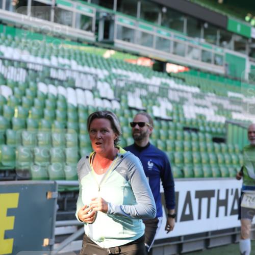 06.10.2024 - 19. swb-Marathon Bremen Yannick Fuchs http://msf.ph/oto/7450266 06.10.2024 10:33:48 Laufen im Stadion 7076, 7122, 7123, 7130, 7201, 7202, 7203, 7227, 7264, 7269, 7282, 7330, 7332, 7358, 7404, 7418, 7509, 7510, 7577, 7608, 7663, 7693, 7723, 7811, 7832, 7848, 7855, 7867, 7869, 7886, 7935, 7997, 8033, 8113, 8178, 8179, 8190, 8194, 8195, 8224, 8235, 8236, 8263, 8269, 8308, 8326, 8399, 8414, 8415, 8451, 8463, 8534, 8546, 8579, 8607, 8608, 8611, 8612, 8640, 8653, 8694, 8798, 9003, 9041, 9053, 9072, 9073 meine-sportfotos.de