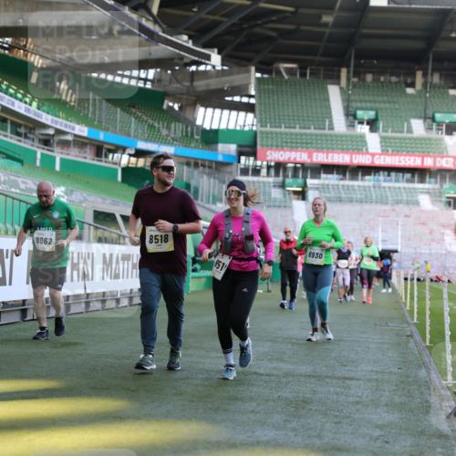 06.10.2024 - 19. swb-Marathon Bremen Yannick Fuchs http://msf.ph/oto/7450272 06.10.2024 10:38:47 Laufen im Stadion 7068, 7115, 7173, 7219, 7248, 7301, 7311, 7324, 7331, 7336, 7359, 7517, 7589, 7592, 7593, 7705, 7791, 7836, 7845, 7933, 7934, 7949, 7952, 8064, 8126, 8128, 8135, 8136, 8149, 8164, 8165, 8247, 8420, 8422, 8518, 8519, 8563, 8590, 8591, 8684, 8690, 8714, 8734, 8758, 8855, 8866, 8876, 8880, 8916, 8930, 8950, 9062, 9113 meine-sportfotos.de