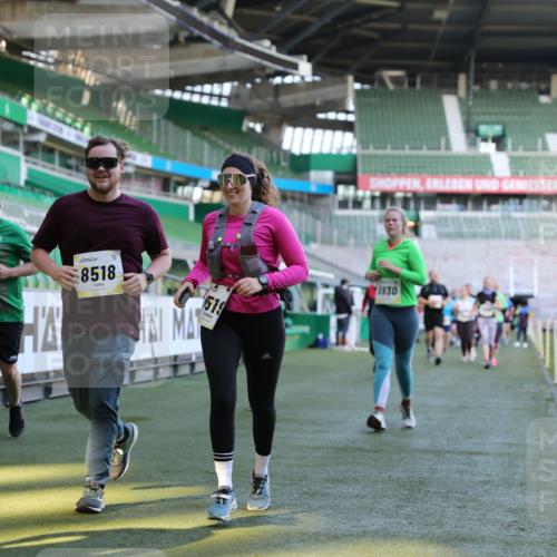 06.10.2024 - 19. swb-Marathon Bremen Yannick Fuchs http://msf.ph/oto/7450274 06.10.2024 10:38:48 Laufen im Stadion 7068, 7115, 7173, 7219, 7248, 7301, 7311, 7324, 7331, 7336, 7359, 7517, 7589, 7592, 7593, 7705, 7791, 7836, 7845, 7933, 7934, 7949, 7952, 8064, 8126, 8128, 8135, 8149, 8164, 8165, 8247, 8420, 8422, 8518, 8519, 8563, 8590, 8591, 8684, 8690, 8714, 8734, 8758, 8855, 8866, 8876, 8880, 8916, 8930, 8950, 9062, 9113 meine-sportfotos.de