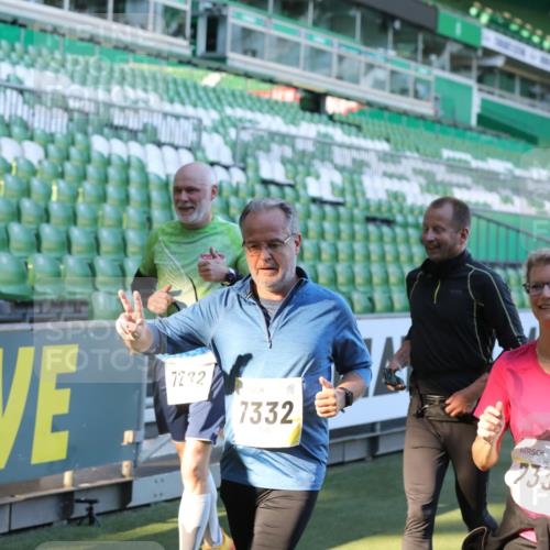06.10.2024 - 19. swb-Marathon Bremen Yannick Fuchs http://msf.ph/oto/7450279 06.10.2024 10:33:50 Laufen im Stadion 7040, 7076, 7122, 7123, 7130, 7201, 7202, 7203, 7227, 7264, 7269, 7282, 7330, 7332, 7358, 7404, 7418, 7509, 7510, 7577, 7608, 7663, 7693, 7723, 7811, 7832, 7848, 7855, 7867, 7869, 7886, 7935, 7997, 8033, 8113, 8178, 8179, 8190, 8194, 8195, 8197, 8208, 8235, 8236, 8263, 8269, 8293, 8308, 8326, 8399, 8414, 8415, 8435, 8451, 8463, 8534, 8546, 8579, 8607, 8608, 8611, 8612, 8640, 8653, 8694, 8798, 9003, 9041, 9053, 9072, 9073 meine-sportfotos.de