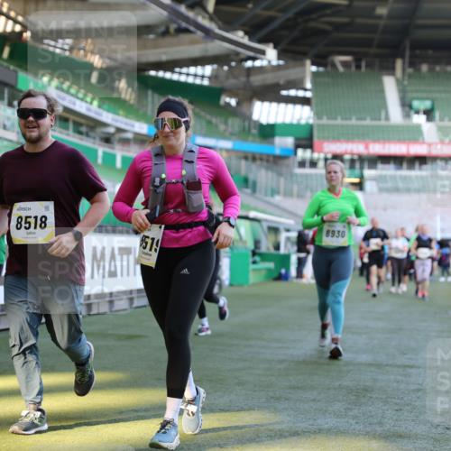 06.10.2024 - 19. swb-Marathon Bremen Yannick Fuchs http://msf.ph/oto/7450280 06.10.2024 10:38:48 Laufen im Stadion 7068, 7115, 7173, 7219, 7248, 7301, 7311, 7324, 7331, 7336, 7359, 7517, 7589, 7592, 7593, 7705, 7791, 7836, 7845, 7933, 7934, 7949, 7952, 8064, 8126, 8128, 8135, 8149, 8164, 8165, 8247, 8420, 8422, 8518, 8519, 8563, 8590, 8591, 8684, 8690, 8714, 8734, 8758, 8855, 8866, 8876, 8880, 8916, 8930, 8950, 9062, 9113 meine-sportfotos.de