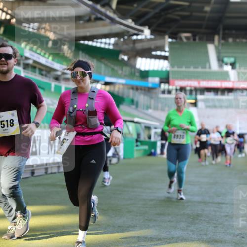 06.10.2024 - 19. swb-Marathon Bremen Yannick Fuchs http://msf.ph/oto/7450282 06.10.2024 10:38:48 Laufen im Stadion 7068, 7115, 7173, 7219, 7248, 7301, 7311, 7324, 7331, 7336, 7359, 7517, 7589, 7592, 7593, 7705, 7791, 7836, 7845, 7933, 7934, 7949, 7952, 8064, 8126, 8128, 8135, 8149, 8164, 8165, 8247, 8420, 8422, 8518, 8519, 8563, 8590, 8591, 8684, 8690, 8714, 8734, 8758, 8855, 8866, 8876, 8880, 8916, 8930, 8950, 9062, 9113 meine-sportfotos.de