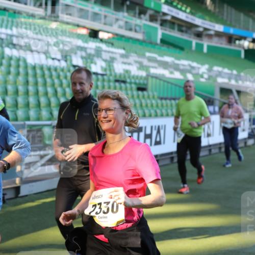 06.10.2024 - 19. swb-Marathon Bremen Yannick Fuchs http://msf.ph/oto/7450286 06.10.2024 10:33:51 Laufen im Stadion 7040, 7076, 7122, 7123, 7130, 7201, 7202, 7203, 7227, 7264, 7269, 7282, 7330, 7332, 7358, 7404, 7418, 7509, 7510, 7577, 7608, 7663, 7693, 7723, 7811, 7832, 7848, 7855, 7867, 7869, 7886, 7935, 7997, 8033, 8113, 8178, 8179, 8190, 8195, 8197, 8208, 8235, 8236, 8263, 8269, 8293, 8308, 8326, 8382, 8399, 8414, 8415, 8435, 8451, 8463, 8534, 8546, 8579, 8607, 8608, 8611, 8612, 8640, 8653, 8694, 8798, 9003, 9041, 9053, 9072, 9073 meine-sportfotos.de