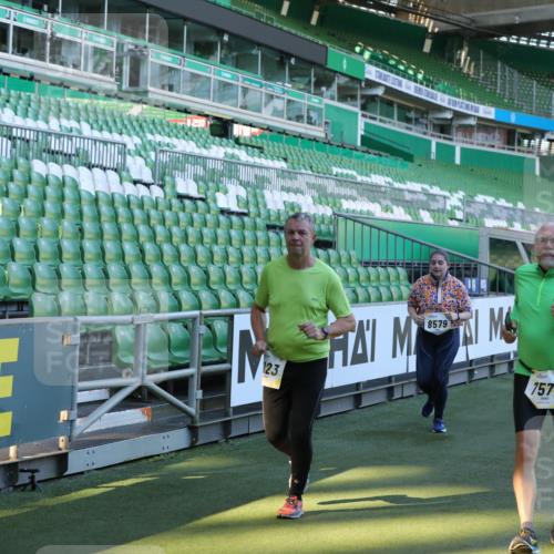 06.10.2024 - 19. swb-Marathon Bremen Yannick Fuchs http://msf.ph/oto/7450296 06.10.2024 10:33:52 Laufen im Stadion 7040, 7076, 7122, 7123, 7130, 7201, 7202, 7203, 7227, 7264, 7269, 7282, 7330, 7332, 7358, 7404, 7418, 7577, 7608, 7663, 7693, 7718, 7723, 7811, 7832, 7848, 7855, 7867, 7869, 7886, 7935, 7997, 8033, 8113, 8178, 8179, 8190, 8195, 8197, 8208, 8235, 8236, 8263, 8269, 8293, 8308, 8326, 8382, 8399, 8414, 8415, 8435, 8451, 8463, 8534, 8546, 8579, 8607, 8608, 8611, 8612, 8640, 8653, 8694, 8798, 9003, 9041, 9053, 9072, 9073 meine-sportfotos.de
