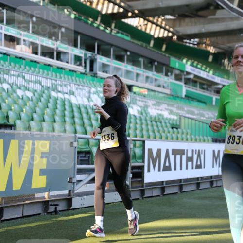 06.10.2024 - 19. swb-Marathon Bremen Yannick Fuchs http://msf.ph/oto/7450298 06.10.2024 10:38:51 Laufen im Stadion 7043, 7068, 7115, 7173, 7219, 7248, 7311, 7324, 7331, 7336, 7359, 7517, 7589, 7592, 7593, 7705, 7780, 7781, 7791, 7836, 7868, 7934, 7949, 7952, 8064, 8126, 8128, 8135, 8149, 8164, 8165, 8247, 8420, 8422, 8518, 8519, 8563, 8590, 8591, 8684, 8690, 8714, 8734, 8758, 8855, 8866, 8876, 8880, 8916, 8930, 8950, 9062, 9113 meine-sportfotos.de