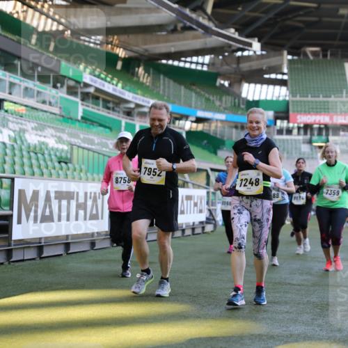 06.10.2024 - 19. swb-Marathon Bremen Yannick Fuchs http://msf.ph/oto/7450320 06.10.2024 10:38:56 Laufen im Stadion 7043, 7068, 7115, 7173, 7219, 7248, 7311, 7324, 7331, 7336, 7359, 7517, 7589, 7592, 7593, 7780, 7781, 7868, 7934, 7952, 8064, 8126, 8128, 8135, 8247, 8420, 8422, 8518, 8519, 8563, 8590, 8591, 8684, 8690, 8734, 8758, 8855, 8866, 8872, 8880, 8916, 8930, 8950, 9062, 9113 meine-sportfotos.de
