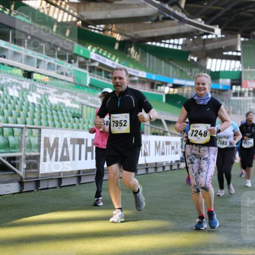 06.10.2024 - 19. swb-Marathon Bremen Yannick Fuchs http://msf.ph/oto/7450324 06.10.2024 10:38:56 Laufen im Stadion 7043, 7068, 7115, 7173, 7219, 7248, 7311, 7324, 7331, 7336, 7359, 7517, 7589, 7592, 7593, 7780, 7781, 7868, 7934, 7952, 8064, 8126, 8128, 8135, 8247, 8420, 8422, 8518, 8519, 8563, 8590, 8591, 8684, 8690, 8734, 8758, 8855, 8866, 8872, 8880, 8916, 8930, 8950, 9062, 9113 meine-sportfotos.de