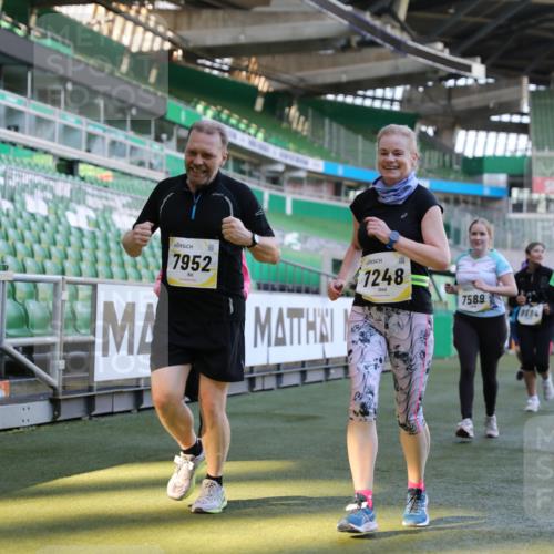 06.10.2024 - 19. swb-Marathon Bremen Yannick Fuchs http://msf.ph/oto/7450330 06.10.2024 10:38:56 Laufen im Stadion 7043, 7068, 7115, 7173, 7219, 7248, 7311, 7324, 7331, 7336, 7359, 7517, 7589, 7592, 7593, 7780, 7781, 7868, 7934, 7952, 8064, 8126, 8128, 8135, 8247, 8420, 8422, 8518, 8519, 8563, 8590, 8591, 8684, 8690, 8734, 8758, 8855, 8866, 8872, 8880, 8916, 8930, 8950, 9062, 9113 meine-sportfotos.de