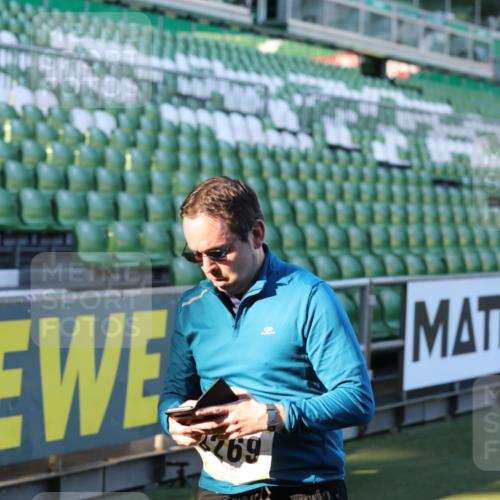 06.10.2024 - 19. swb-Marathon Bremen Yannick Fuchs http://msf.ph/oto/7450331 06.10.2024 10:33:57 Laufen im Stadion 7040, 7076, 7122, 7123, 7130, 7201, 7202, 7203, 7227, 7264, 7269, 7282, 7330, 7332, 7358, 7404, 7418, 7577, 7608, 7663, 7693, 7718, 7723, 7811, 7832, 7848, 7855, 7867, 7869, 7886, 7935, 7987, 7997, 8005, 8006, 8017, 8033, 8107, 8113, 8178, 8179, 8190, 8195, 8197, 8208, 8229, 8235, 8236, 8263, 8269, 8293, 8326, 8338, 8382, 8399, 8414, 8415, 8435, 8463, 8534, 8546, 8572, 8579, 8607, 8608, 8611, 8612, 8640, 8644, 8653, 8694, 8798, 9003, 9053, 9072, 9073 meine-sportfotos.de