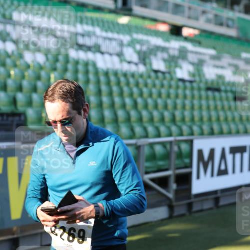 06.10.2024 - 19. swb-Marathon Bremen Yannick Fuchs http://msf.ph/oto/7450332 06.10.2024 10:33:57 Laufen im Stadion 7040, 7076, 7122, 7123, 7130, 7201, 7202, 7203, 7227, 7264, 7269, 7282, 7330, 7332, 7358, 7404, 7418, 7577, 7608, 7663, 7693, 7718, 7723, 7811, 7832, 7848, 7855, 7867, 7869, 7886, 7935, 7987, 7997, 8005, 8006, 8017, 8033, 8107, 8113, 8178, 8179, 8190, 8195, 8197, 8208, 8229, 8235, 8236, 8263, 8269, 8293, 8326, 8338, 8382, 8399, 8414, 8415, 8435, 8463, 8534, 8546, 8572, 8579, 8607, 8608, 8611, 8612, 8640, 8644, 8653, 8694, 8798, 9003, 9053, 9072, 9073 meine-sportfotos.de