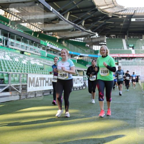 06.10.2024 - 19. swb-Marathon Bremen Yannick Fuchs http://msf.ph/oto/7450345 06.10.2024 10:38:58 Laufen im Stadion 7043, 7068, 7115, 7173, 7219, 7248, 7311, 7324, 7331, 7336, 7359, 7517, 7589, 7592, 7593, 7780, 7781, 7868, 7934, 7952, 8064, 8126, 8128, 8135, 8247, 8353, 8420, 8422, 8518, 8519, 8563, 8590, 8591, 8684, 8734, 8758, 8795, 8855, 8866, 8872, 8930, 8950, 9062, 9113 meine-sportfotos.de