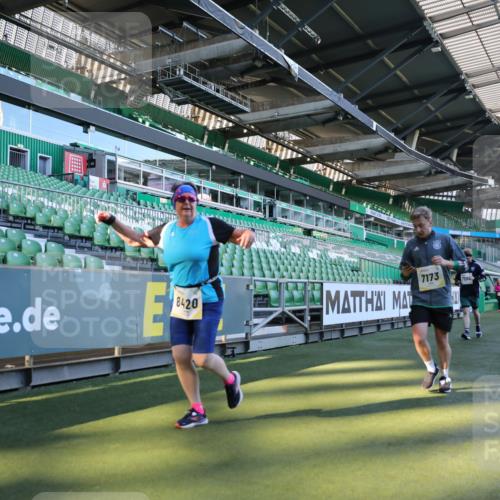 06.10.2024 - 19. swb-Marathon Bremen Yannick Fuchs http://msf.ph/oto/7450373 06.10.2024 10:39:03 Laufen im Stadion 7043, 7068, 7115, 7173, 7219, 7248, 7311, 7324, 7331, 7336, 7359, 7517, 7589, 7592, 7593, 7780, 7781, 7868, 7934, 7952, 8064, 8126, 8128, 8135, 8247, 8353, 8420, 8453, 8518, 8519, 8563, 8587, 8590, 8591, 8684, 8734, 8758, 8795, 8855, 8866, 8872, 8930, 8950, 9011, 9062, 9113 meine-sportfotos.de