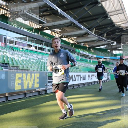 06.10.2024 - 19. swb-Marathon Bremen Yannick Fuchs http://msf.ph/oto/7450378 06.10.2024 10:39:04 Laufen im Stadion 7043, 7068, 7115, 7173, 7219, 7248, 7311, 7324, 7331, 7336, 7359, 7517, 7589, 7592, 7593, 7780, 7781, 7868, 7934, 7952, 8064, 8126, 8128, 8135, 8247, 8353, 8420, 8453, 8518, 8519, 8563, 8587, 8684, 8734, 8758, 8795, 8855, 8866, 8872, 8930, 8950, 9011, 9062, 9113 meine-sportfotos.de