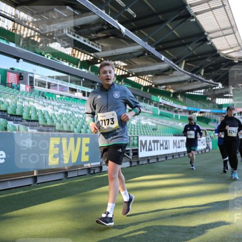 06.10.2024 - 19. swb-Marathon Bremen Yannick Fuchs http://msf.ph/oto/7450380 06.10.2024 10:39:04 Laufen im Stadion 7043, 7068, 7115, 7173, 7219, 7248, 7311, 7324, 7331, 7336, 7359, 7517, 7589, 7592, 7593, 7780, 7781, 7868, 7934, 7952, 8064, 8126, 8128, 8135, 8247, 8353, 8420, 8453, 8518, 8519, 8563, 8587, 8684, 8734, 8758, 8795, 8855, 8866, 8872, 8930, 8950, 9011, 9062, 9113 meine-sportfotos.de