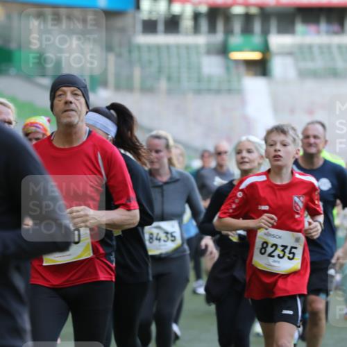 06.10.2024 - 19. swb-Marathon Bremen Yannick Fuchs http://msf.ph/oto/7450398 06.10.2024 10:34:12 Laufen im Stadion 7040, 7048, 7122, 7123, 7130, 7221, 7223, 7227, 7242, 7255, 7264, 7352, 7358, 7377, 7383, 7395, 7404, 7418, 7446, 7532, 7577, 7693, 7718, 7723, 7745, 7775, 7811, 7832, 7844, 7848, 7886, 7909, 7910, 7929, 7935, 7971, 7987, 8005, 8006, 8017, 8027, 8033, 8107, 8113, 8178, 8179, 8190, 8197, 8203, 8208, 8229, 8235, 8236, 8269, 8270, 8283, 8293, 8326, 8338, 8382, 8398, 8399, 8414, 8415, 8435, 8463, 8546, 8550, 8572, 8579, 8607, 8608, 8612, 8640, 8644, 8670, 8694 meine-sportfotos.de