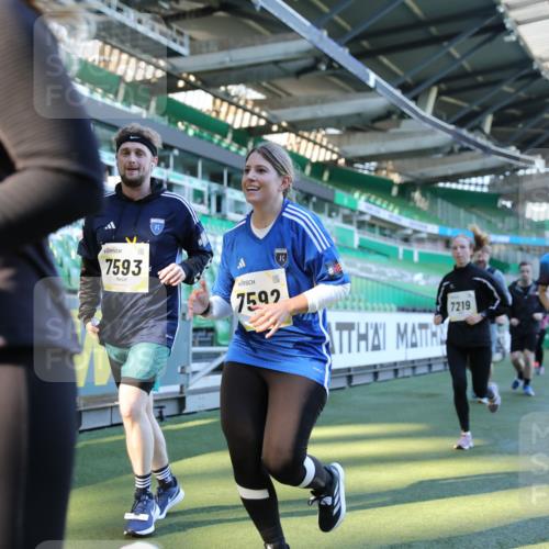 06.10.2024 - 19. swb-Marathon Bremen Yannick Fuchs http://msf.ph/oto/7450399 06.10.2024 10:39:07 Laufen im Stadion 7043, 7115, 7173, 7219, 7248, 7311, 7324, 7331, 7336, 7359, 7517, 7589, 7592, 7593, 7780, 7781, 7868, 7934, 7952, 8064, 8126, 8128, 8135, 8247, 8353, 8420, 8453, 8563, 8587, 8684, 8734, 8758, 8795, 8855, 8866, 8872, 8881, 8930, 8950, 9011, 9113 meine-sportfotos.de