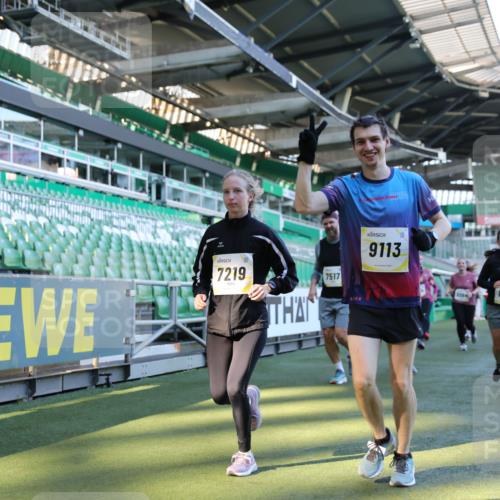 06.10.2024 - 19. swb-Marathon Bremen Yannick Fuchs http://msf.ph/oto/7450407 06.10.2024 10:39:08 Laufen im Stadion 7043, 7115, 7173, 7219, 7248, 7311, 7324, 7331, 7336, 7359, 7517, 7589, 7592, 7593, 7780, 7781, 7868, 7934, 7952, 8064, 8126, 8128, 8135, 8247, 8353, 8420, 8453, 8563, 8587, 8684, 8734, 8758, 8795, 8855, 8866, 8872, 8881, 8950, 9011, 9113 meine-sportfotos.de
