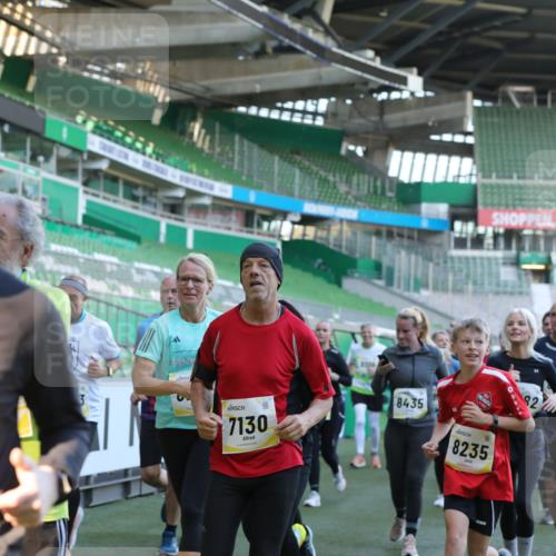 06.10.2024 - 19. swb-Marathon Bremen Yannick Fuchs http://msf.ph/oto/7450408 06.10.2024 10:34:13 Laufen im Stadion 7040, 7048, 7122, 7123, 7130, 7221, 7223, 7227, 7242, 7255, 7262, 7264, 7352, 7358, 7377, 7383, 7395, 7404, 7418, 7446, 7532, 7577, 7693, 7718, 7723, 7745, 7775, 7811, 7832, 7844, 7848, 7886, 7909, 7910, 7929, 7935, 7971, 7987, 8005, 8006, 8017, 8027, 8033, 8107, 8113, 8115, 8178, 8179, 8190, 8197, 8203, 8208, 8229, 8235, 8236, 8269, 8270, 8283, 8293, 8326, 8338, 8382, 8398, 8399, 8414, 8415, 8435, 8463, 8546, 8550, 8572, 8579, 8607, 8608, 8612, 8640, 8644, 8670, 8694 meine-sportfotos.de