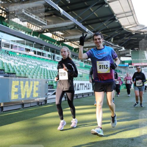 06.10.2024 - 19. swb-Marathon Bremen Yannick Fuchs http://msf.ph/oto/7450409 06.10.2024 10:39:08 Laufen im Stadion 7043, 7115, 7173, 7219, 7248, 7311, 7324, 7331, 7336, 7359, 7517, 7589, 7592, 7593, 7780, 7781, 7868, 7934, 7952, 8064, 8126, 8128, 8135, 8247, 8353, 8420, 8453, 8563, 8587, 8684, 8734, 8758, 8795, 8855, 8866, 8872, 8881, 8950, 9011, 9113 meine-sportfotos.de