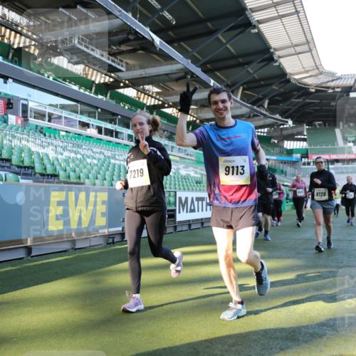 06.10.2024 - 19. swb-Marathon Bremen Yannick Fuchs http://msf.ph/oto/7450411 06.10.2024 10:39:08 Laufen im Stadion 7043, 7115, 7173, 7219, 7248, 7311, 7324, 7331, 7336, 7359, 7517, 7589, 7592, 7593, 7780, 7781, 7868, 7934, 7952, 8064, 8126, 8128, 8135, 8247, 8353, 8420, 8453, 8563, 8587, 8684, 8734, 8758, 8795, 8855, 8866, 8872, 8881, 8950, 9011, 9113 meine-sportfotos.de