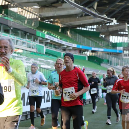 06.10.2024 - 19. swb-Marathon Bremen Yannick Fuchs http://msf.ph/oto/7450413 06.10.2024 10:34:13 Laufen im Stadion 7040, 7048, 7122, 7123, 7130, 7221, 7223, 7227, 7242, 7255, 7262, 7264, 7352, 7358, 7377, 7383, 7395, 7404, 7418, 7446, 7532, 7577, 7693, 7718, 7723, 7745, 7775, 7811, 7832, 7844, 7848, 7886, 7909, 7910, 7929, 7935, 7971, 7987, 8005, 8006, 8017, 8027, 8033, 8107, 8113, 8115, 8178, 8179, 8190, 8197, 8203, 8208, 8229, 8235, 8236, 8269, 8270, 8283, 8293, 8326, 8338, 8382, 8398, 8399, 8414, 8415, 8435, 8463, 8546, 8550, 8572, 8579, 8607, 8608, 8612, 8640, 8644, 8670, 8694 meine-sportfotos.de