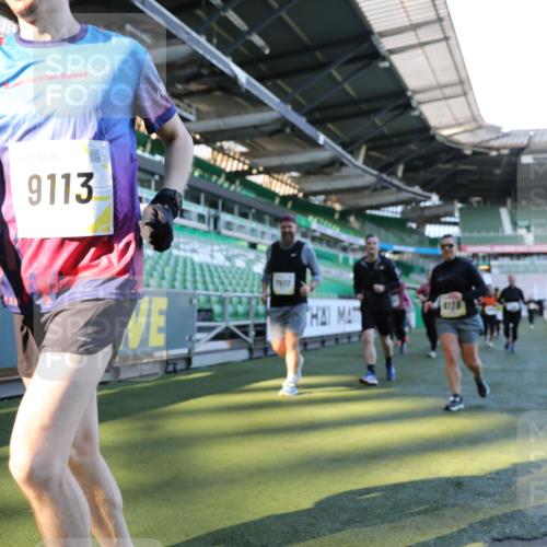 06.10.2024 - 19. swb-Marathon Bremen Yannick Fuchs http://msf.ph/oto/7450420 06.10.2024 10:39:09 Laufen im Stadion 7043, 7115, 7173, 7219, 7248, 7311, 7324, 7331, 7359, 7517, 7589, 7592, 7593, 7780, 7781, 7868, 7934, 7952, 8064, 8126, 8128, 8135, 8247, 8353, 8420, 8453, 8563, 8587, 8684, 8734, 8758, 8795, 8855, 8866, 8872, 8881, 8950, 9011, 9113 meine-sportfotos.de