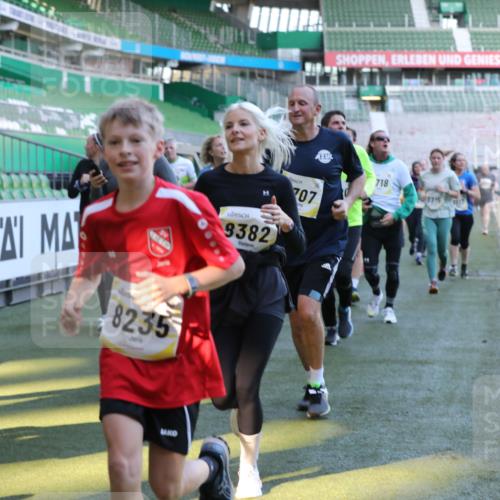 06.10.2024 - 19. swb-Marathon Bremen Yannick Fuchs http://msf.ph/oto/7450423 06.10.2024 10:34:15 Laufen im Stadion 7040, 7048, 7122, 7130, 7221, 7223, 7227, 7242, 7255, 7262, 7264, 7352, 7358, 7377, 7383, 7395, 7404, 7418, 7446, 7507, 7532, 7693, 7718, 7722, 7723, 7745, 7775, 7811, 7832, 7844, 7848, 7886, 7909, 7910, 7929, 7935, 7971, 7987, 8005, 8006, 8017, 8027, 8033, 8107, 8113, 8115, 8178, 8179, 8190, 8197, 8203, 8208, 8229, 8235, 8236, 8270, 8283, 8293, 8326, 8338, 8382, 8398, 8399, 8414, 8415, 8435, 8463, 8546, 8550, 8572, 8579, 8607, 8608, 8612, 8640, 8644, 8670, 8694 meine-sportfotos.de