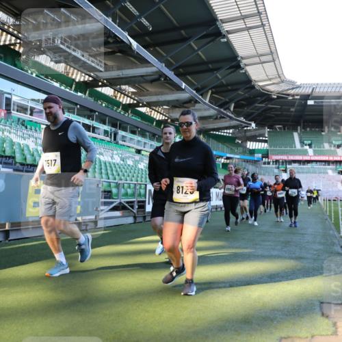 06.10.2024 - 19. swb-Marathon Bremen Yannick Fuchs http://msf.ph/oto/7450427 06.10.2024 10:39:10 Laufen im Stadion 7043, 7115, 7173, 7219, 7248, 7311, 7324, 7331, 7359, 7517, 7589, 7592, 7593, 7780, 7781, 7868, 7934, 7952, 8064, 8126, 8128, 8135, 8247, 8353, 8420, 8453, 8563, 8587, 8684, 8734, 8758, 8795, 8855, 8866, 8872, 8881, 8950, 9011, 9113 meine-sportfotos.de