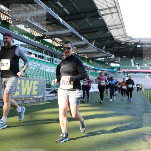 06.10.2024 - 19. swb-Marathon Bremen Yannick Fuchs http://msf.ph/oto/7450432 06.10.2024 10:39:11 Laufen im Stadion 7043, 7115, 7173, 7219, 7248, 7311, 7324, 7331, 7359, 7517, 7589, 7592, 7593, 7780, 7781, 7868, 7934, 7952, 8064, 8126, 8128, 8135, 8247, 8353, 8420, 8453, 8563, 8587, 8684, 8734, 8758, 8795, 8855, 8866, 8872, 8881, 8950, 9011, 9113 meine-sportfotos.de