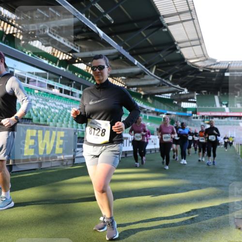 06.10.2024 - 19. swb-Marathon Bremen Yannick Fuchs http://msf.ph/oto/7450433 06.10.2024 10:39:11 Laufen im Stadion 7043, 7115, 7173, 7219, 7248, 7311, 7324, 7331, 7359, 7517, 7589, 7592, 7593, 7780, 7781, 7868, 7934, 7952, 8064, 8126, 8128, 8135, 8247, 8353, 8420, 8453, 8563, 8587, 8684, 8734, 8758, 8795, 8855, 8866, 8872, 8881, 8950, 9011, 9113 meine-sportfotos.de