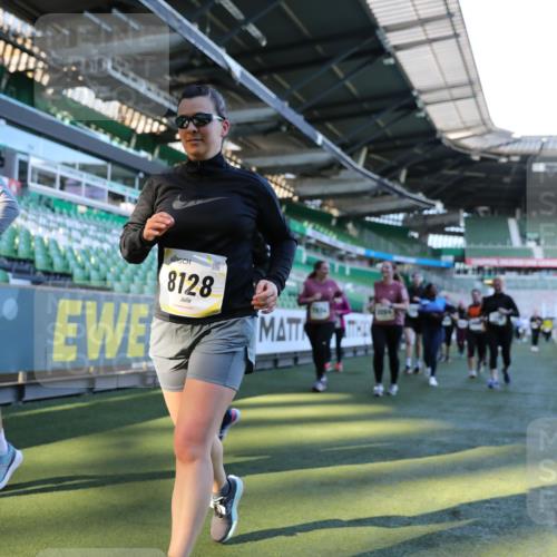 06.10.2024 - 19. swb-Marathon Bremen Yannick Fuchs http://msf.ph/oto/7450435 06.10.2024 10:39:11 Laufen im Stadion 7043, 7115, 7173, 7219, 7248, 7311, 7324, 7331, 7359, 7517, 7589, 7592, 7593, 7780, 7781, 7868, 7934, 7952, 8064, 8126, 8128, 8135, 8247, 8353, 8420, 8453, 8563, 8587, 8684, 8734, 8758, 8795, 8855, 8866, 8872, 8881, 8950, 9011, 9113 meine-sportfotos.de