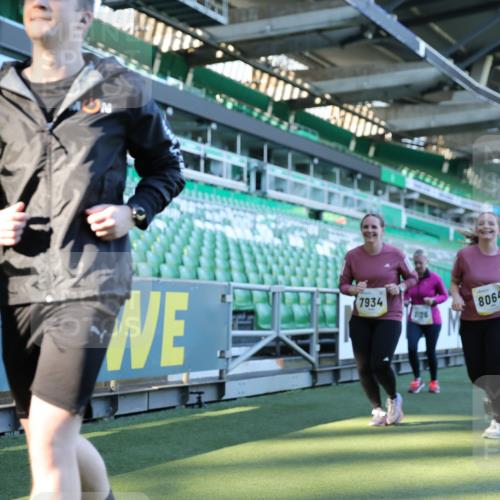 06.10.2024 - 19. swb-Marathon Bremen Yannick Fuchs http://msf.ph/oto/7450437 06.10.2024 10:39:12 Laufen im Stadion 7043, 7115, 7173, 7219, 7248, 7311, 7324, 7331, 7359, 7517, 7589, 7592, 7593, 7780, 7781, 7868, 7934, 7952, 8064, 8126, 8128, 8135, 8247, 8353, 8420, 8453, 8587, 8684, 8734, 8758, 8795, 8855, 8866, 8872, 8881, 8950, 9011, 9113 meine-sportfotos.de