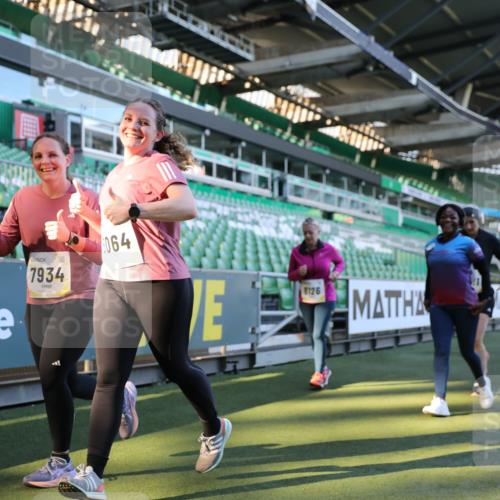 06.10.2024 - 19. swb-Marathon Bremen Yannick Fuchs http://msf.ph/oto/7450453 06.10.2024 10:39:13 Laufen im Stadion 7043, 7115, 7173, 7219, 7248, 7311, 7324, 7331, 7359, 7517, 7589, 7592, 7593, 7780, 7781, 7868, 7934, 7952, 8064, 8126, 8128, 8135, 8247, 8353, 8420, 8453, 8587, 8684, 8734, 8795, 8855, 8866, 8872, 8881, 8950, 9011, 9113 meine-sportfotos.de