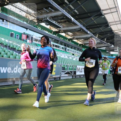 06.10.2024 - 19. swb-Marathon Bremen Yannick Fuchs http://msf.ph/oto/7450472 06.10.2024 10:39:15 Laufen im Stadion 7043, 7115, 7173, 7219, 7311, 7324, 7331, 7517, 7589, 7592, 7593, 7780, 7781, 7868, 7934, 8064, 8126, 8128, 8135, 8247, 8353, 8420, 8453, 8587, 8684, 8734, 8795, 8855, 8866, 8872, 8881, 8950, 9011, 9113 meine-sportfotos.de