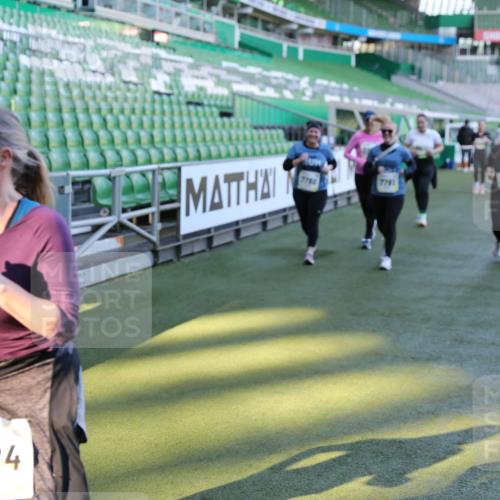 06.10.2024 - 19. swb-Marathon Bremen Yannick Fuchs http://msf.ph/oto/7450494 06.10.2024 10:39:19 Laufen im Stadion 7043, 7115, 7151, 7173, 7219, 7311, 7324, 7331, 7517, 7592, 7593, 7780, 7781, 7868, 7934, 7948, 7960, 8064, 8110, 8126, 8128, 8135, 8247, 8353, 8420, 8453, 8587, 8734, 8795, 8855, 8872, 8881, 8950, 9011, 9113 meine-sportfotos.de