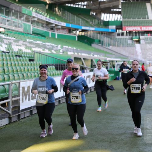 06.10.2024 - 19. swb-Marathon Bremen Yannick Fuchs http://msf.ph/oto/7450496 06.10.2024 10:39:21 Laufen im Stadion 7043, 7115, 7151, 7173, 7219, 7311, 7324, 7331, 7592, 7593, 7780, 7781, 7868, 7934, 7948, 7960, 8064, 8110, 8126, 8128, 8135, 8247, 8249, 8353, 8453, 8587, 8734, 8795, 8855, 8872, 8881, 8950, 9011, 9113 meine-sportfotos.de