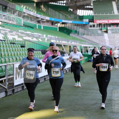 06.10.2024 - 19. swb-Marathon Bremen Yannick Fuchs http://msf.ph/oto/7450498 06.10.2024 10:39:21 Laufen im Stadion 7043, 7115, 7151, 7173, 7219, 7311, 7324, 7331, 7592, 7593, 7780, 7781, 7868, 7934, 7948, 7960, 8064, 8110, 8126, 8128, 8135, 8247, 8249, 8353, 8453, 8587, 8734, 8795, 8855, 8872, 8881, 8950, 9011, 9113 meine-sportfotos.de