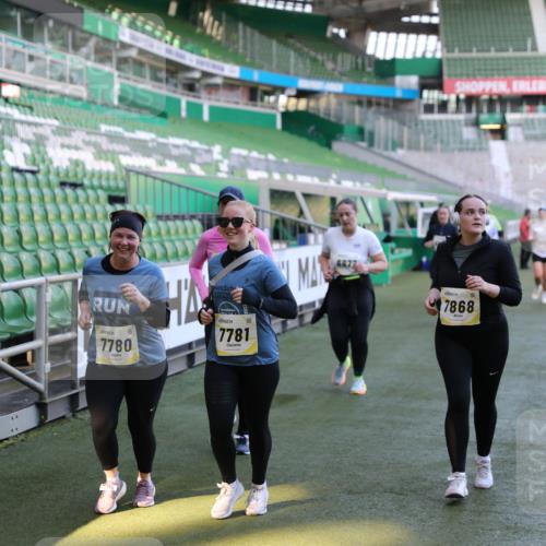 06.10.2024 - 19. swb-Marathon Bremen Yannick Fuchs http://msf.ph/oto/7450502 06.10.2024 10:39:21 Laufen im Stadion 7043, 7115, 7151, 7173, 7219, 7311, 7324, 7331, 7592, 7593, 7780, 7781, 7868, 7934, 7948, 7960, 8064, 8110, 8126, 8128, 8135, 8247, 8249, 8353, 8453, 8587, 8734, 8795, 8855, 8872, 8881, 8950, 9011, 9113 meine-sportfotos.de