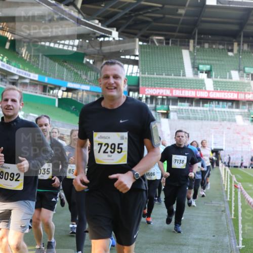 06.10.2024 - 19. swb-Marathon Bremen Yannick Fuchs http://msf.ph/oto/7450503 06.10.2024 10:35:17 Laufen im Stadion 7034, 7035, 7042, 7138, 7155, 7162, 7204, 7226, 7251, 7258, 7266, 7295, 7321, 7335, 7341, 7353, 7428, 7443, 7468, 7478, 7479, 7490, 7644, 7690, 7699, 7772, 7773, 7829, 7830, 7863, 7864, 7899, 7900, 7902, 7923, 7932, 7955, 8073, 8074, 8088, 8118, 8121, 8144, 8152, 8183, 8191, 8225, 8366, 8370, 8378, 8409, 8410, 8421, 8429, 8449, 8450, 8494, 8495, 8496, 8506, 8509, 8539, 8588, 8589, 8595, 8698, 8760, 8799, 8848, 8871, 8952 meine-sportfotos.de