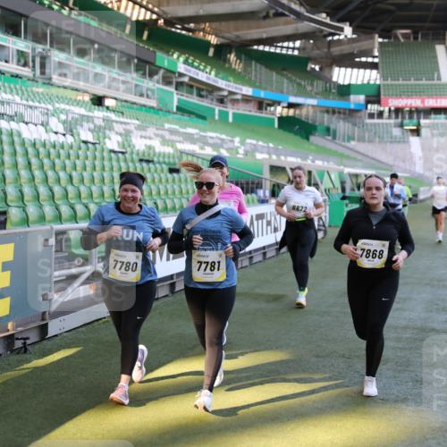 06.10.2024 - 19. swb-Marathon Bremen Yannick Fuchs http://msf.ph/oto/7450506 06.10.2024 10:39:21 Laufen im Stadion 7043, 7115, 7151, 7173, 7219, 7311, 7324, 7331, 7592, 7593, 7780, 7781, 7868, 7934, 7948, 7960, 8064, 8110, 8126, 8128, 8135, 8247, 8249, 8353, 8453, 8587, 8734, 8795, 8855, 8872, 8881, 8950, 9011, 9113 meine-sportfotos.de