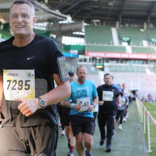 06.10.2024 - 19. swb-Marathon Bremen Yannick Fuchs http://msf.ph/oto/7450509 06.10.2024 10:35:18 Laufen im Stadion 7034, 7035, 7042, 7138, 7155, 7162, 7204, 7226, 7251, 7258, 7266, 7295, 7321, 7335, 7341, 7353, 7428, 7443, 7468, 7478, 7479, 7490, 7644, 7690, 7699, 7772, 7773, 7829, 7830, 7863, 7864, 7899, 7900, 7902, 7904, 7923, 7932, 7955, 8073, 8074, 8088, 8118, 8121, 8144, 8152, 8183, 8191, 8225, 8366, 8370, 8378, 8409, 8410, 8421, 8429, 8449, 8450, 8506, 8509, 8539, 8588, 8589, 8595, 8698, 8760, 8799, 8848, 8952, 9029 meine-sportfotos.de