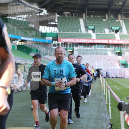 06.10.2024 - 19. swb-Marathon Bremen Yannick Fuchs http://msf.ph/oto/7450511 06.10.2024 10:35:18 Laufen im Stadion 7034, 7035, 7042, 7138, 7155, 7162, 7204, 7226, 7251, 7258, 7266, 7295, 7321, 7335, 7341, 7353, 7428, 7443, 7468, 7478, 7479, 7490, 7644, 7690, 7699, 7772, 7773, 7829, 7830, 7863, 7864, 7899, 7900, 7902, 7904, 7923, 7932, 7955, 8073, 8074, 8088, 8118, 8121, 8144, 8152, 8183, 8191, 8225, 8366, 8370, 8378, 8409, 8410, 8421, 8429, 8449, 8450, 8506, 8509, 8539, 8588, 8589, 8595, 8698, 8760, 8799, 8848, 8952, 9029 meine-sportfotos.de