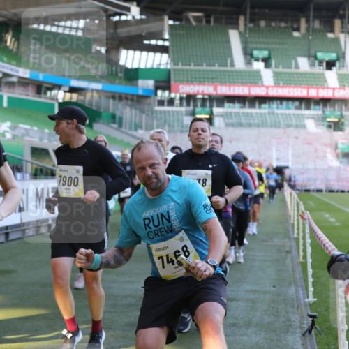 06.10.2024 - 19. swb-Marathon Bremen Yannick Fuchs http://msf.ph/oto/7450515 06.10.2024 10:35:19 Laufen im Stadion 7034, 7035, 7042, 7138, 7155, 7162, 7204, 7226, 7251, 7258, 7266, 7295, 7321, 7335, 7341, 7353, 7428, 7443, 7468, 7478, 7479, 7490, 7644, 7690, 7699, 7772, 7773, 7829, 7830, 7863, 7864, 7899, 7900, 7902, 7904, 7923, 7932, 7955, 7967, 8073, 8074, 8088, 8121, 8144, 8152, 8183, 8191, 8225, 8366, 8370, 8378, 8409, 8410, 8421, 8429, 8449, 8450, 8506, 8509, 8539, 8588, 8589, 8595, 8698, 8760, 8799, 8848, 8952, 9029 meine-sportfotos.de