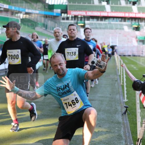 06.10.2024 - 19. swb-Marathon Bremen Yannick Fuchs http://msf.ph/oto/7450517 06.10.2024 10:35:19 Laufen im Stadion 7034, 7035, 7042, 7138, 7155, 7162, 7204, 7226, 7251, 7258, 7266, 7295, 7321, 7335, 7341, 7353, 7428, 7443, 7468, 7478, 7479, 7490, 7644, 7690, 7699, 7772, 7773, 7829, 7830, 7863, 7864, 7899, 7900, 7902, 7904, 7923, 7932, 7955, 7967, 8073, 8074, 8088, 8121, 8144, 8152, 8183, 8191, 8225, 8366, 8370, 8378, 8409, 8410, 8421, 8429, 8449, 8450, 8506, 8509, 8539, 8588, 8589, 8595, 8698, 8760, 8799, 8848, 8952, 9029 meine-sportfotos.de
