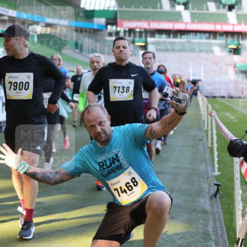 06.10.2024 - 19. swb-Marathon Bremen Yannick Fuchs http://msf.ph/oto/7450518 06.10.2024 10:35:19 Laufen im Stadion 7034, 7035, 7042, 7138, 7155, 7162, 7204, 7226, 7251, 7258, 7266, 7295, 7321, 7335, 7341, 7353, 7428, 7443, 7468, 7478, 7479, 7490, 7644, 7690, 7699, 7772, 7773, 7829, 7830, 7863, 7864, 7899, 7900, 7902, 7904, 7923, 7932, 7955, 7967, 8073, 8074, 8088, 8121, 8144, 8152, 8183, 8191, 8225, 8366, 8370, 8378, 8409, 8410, 8421, 8429, 8449, 8450, 8506, 8509, 8539, 8588, 8589, 8595, 8698, 8760, 8799, 8848, 8952, 9029 meine-sportfotos.de